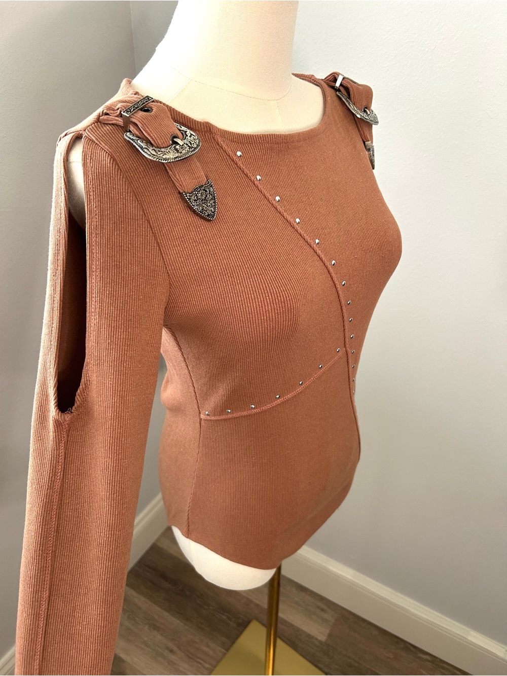 Blue B Bexley Sandstone Studded Buckle Peep Shoulder Long Sleeve Bodysuit M